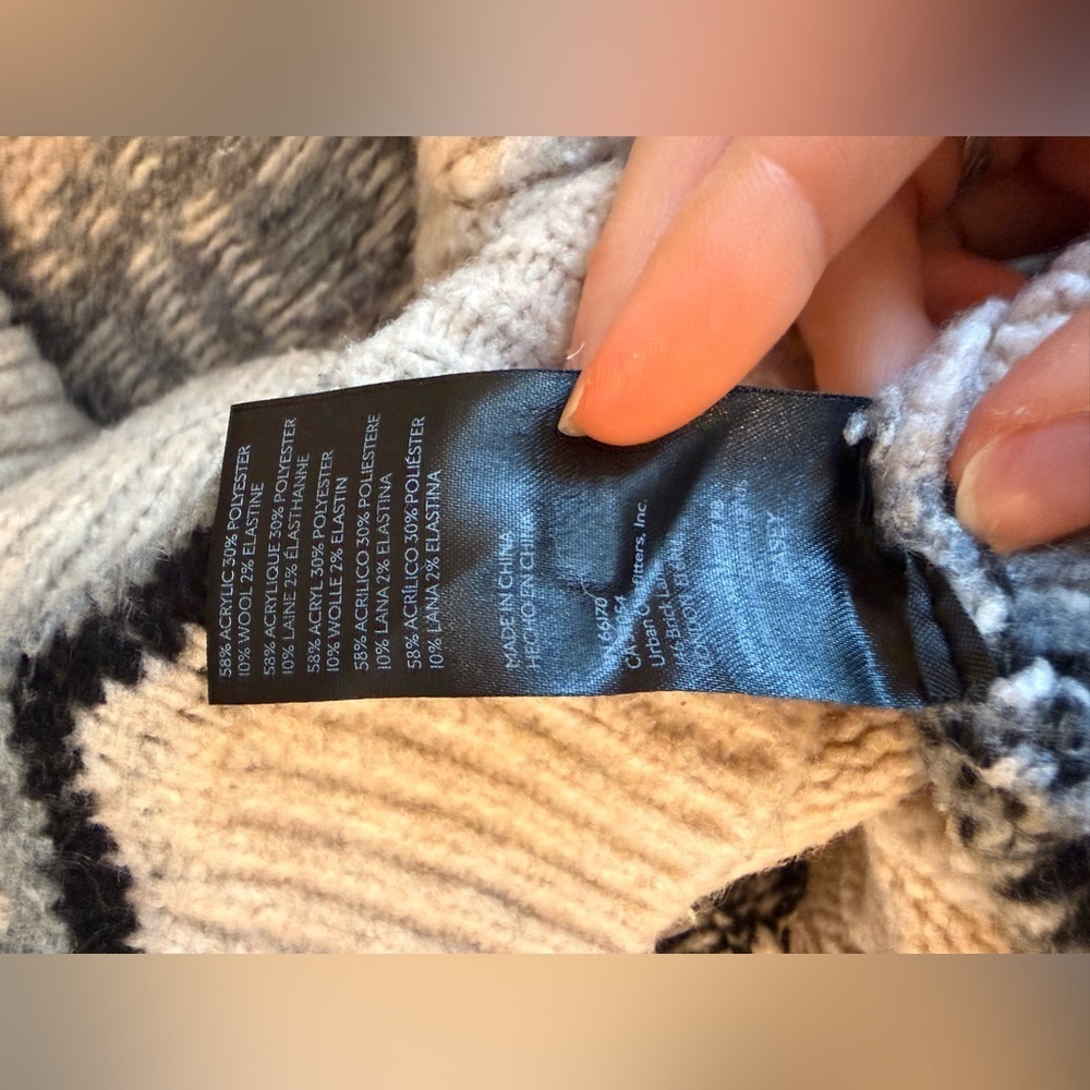 Saylor Casey Sweater - Picture 5 of 5